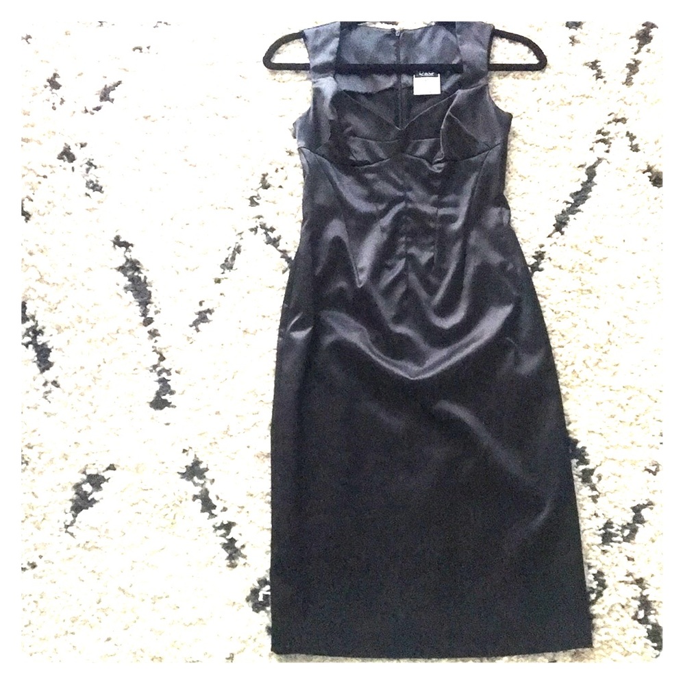 D &G Gorgeous stunning stretchy satin dress.